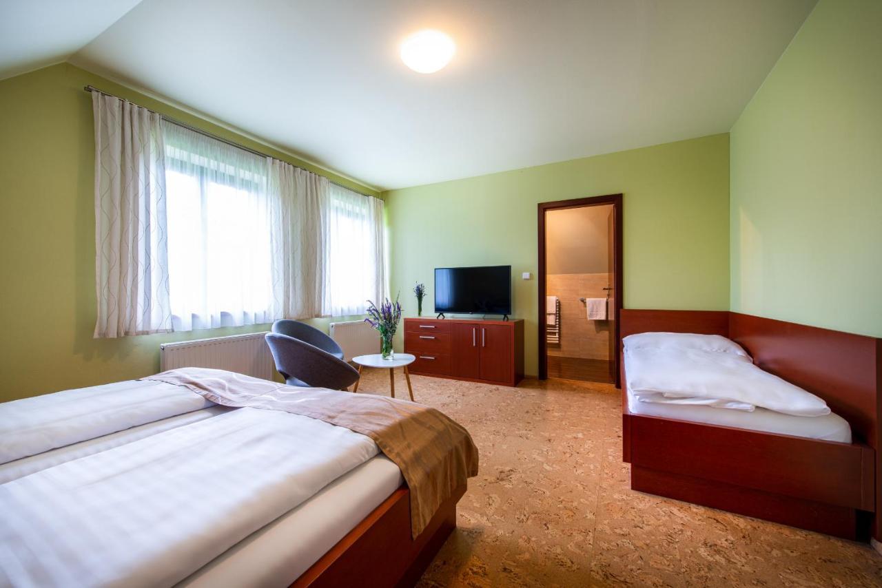 Hotel Skanzen Велехрад Екстериор снимка