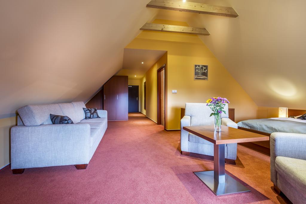 Hotel Skanzen Велехрад Екстериор снимка