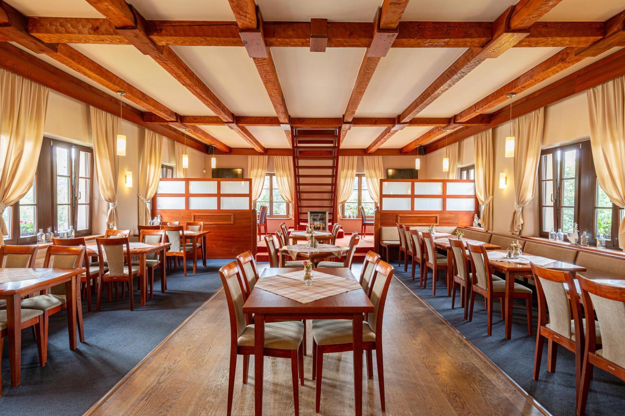 Hotel Skanzen Велехрад Екстериор снимка